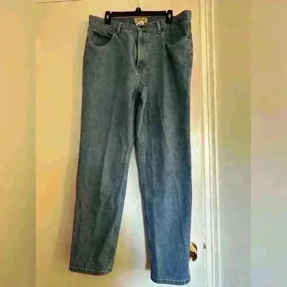 Vintage LL Bean Jeans Men's Size 37x32 Classic Fit Denim Light Wash 100% Cotton.